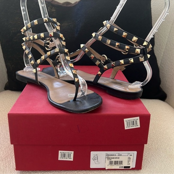 Valentino Rockstud Gladiator Sandals sz 39 - Picture 1 of 11